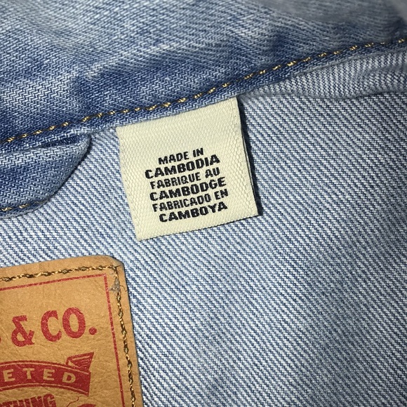 New light wash Levi’s Boyfriend Trucker Jacket - Picture 11 of 14